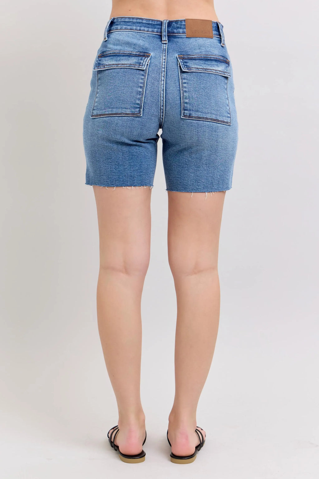 Mid Rise Bermudas Denim Shorts W/ Back Flap Pockets Plus Size in Md for Women