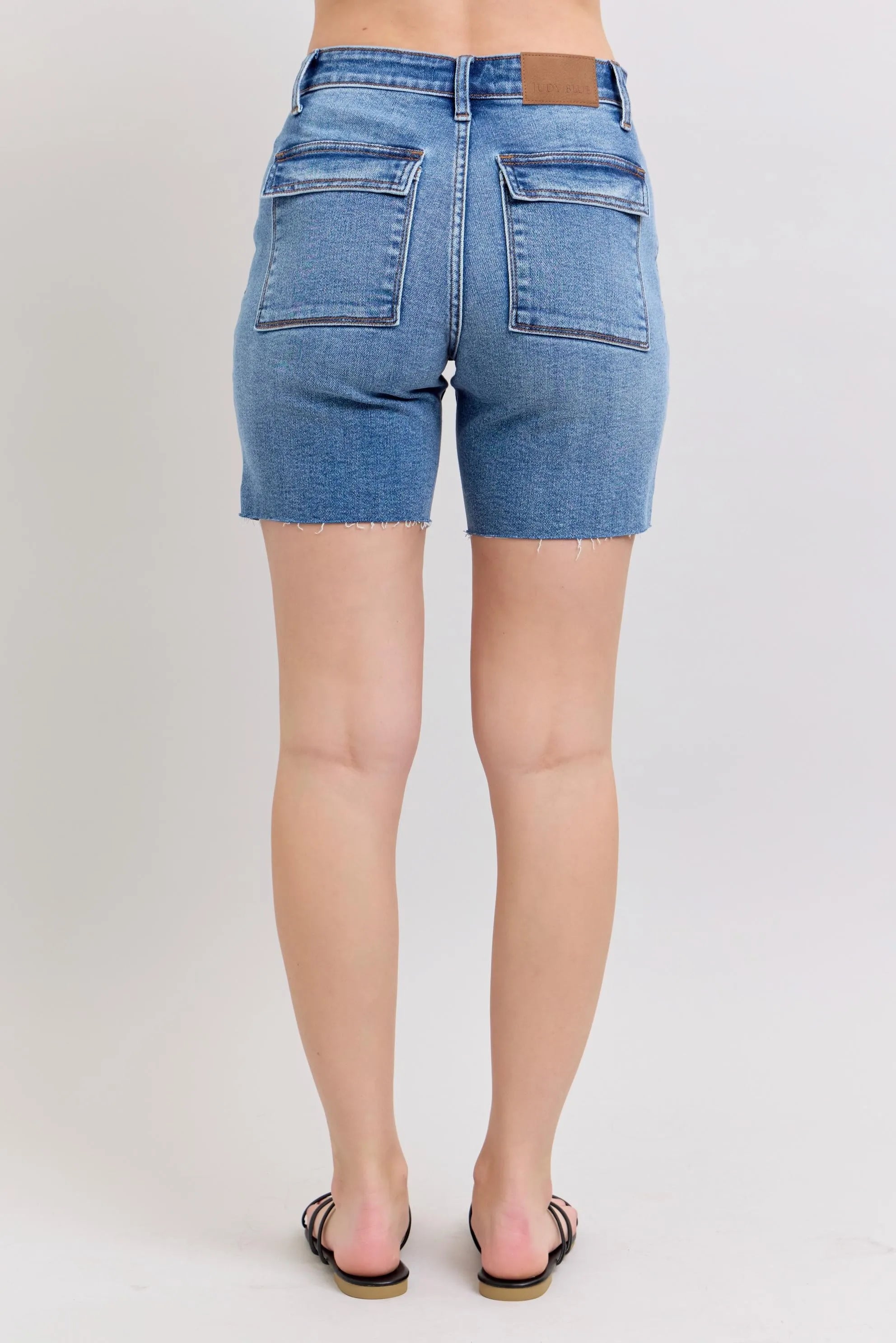 Mid Rise Bermudas Denim Shorts W/ Back Flap Pockets Plus Size in Md for Women