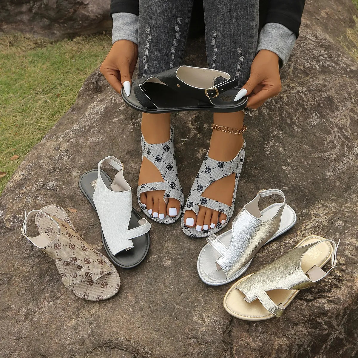 Toe Loop Flats Sandals in Gold for Women