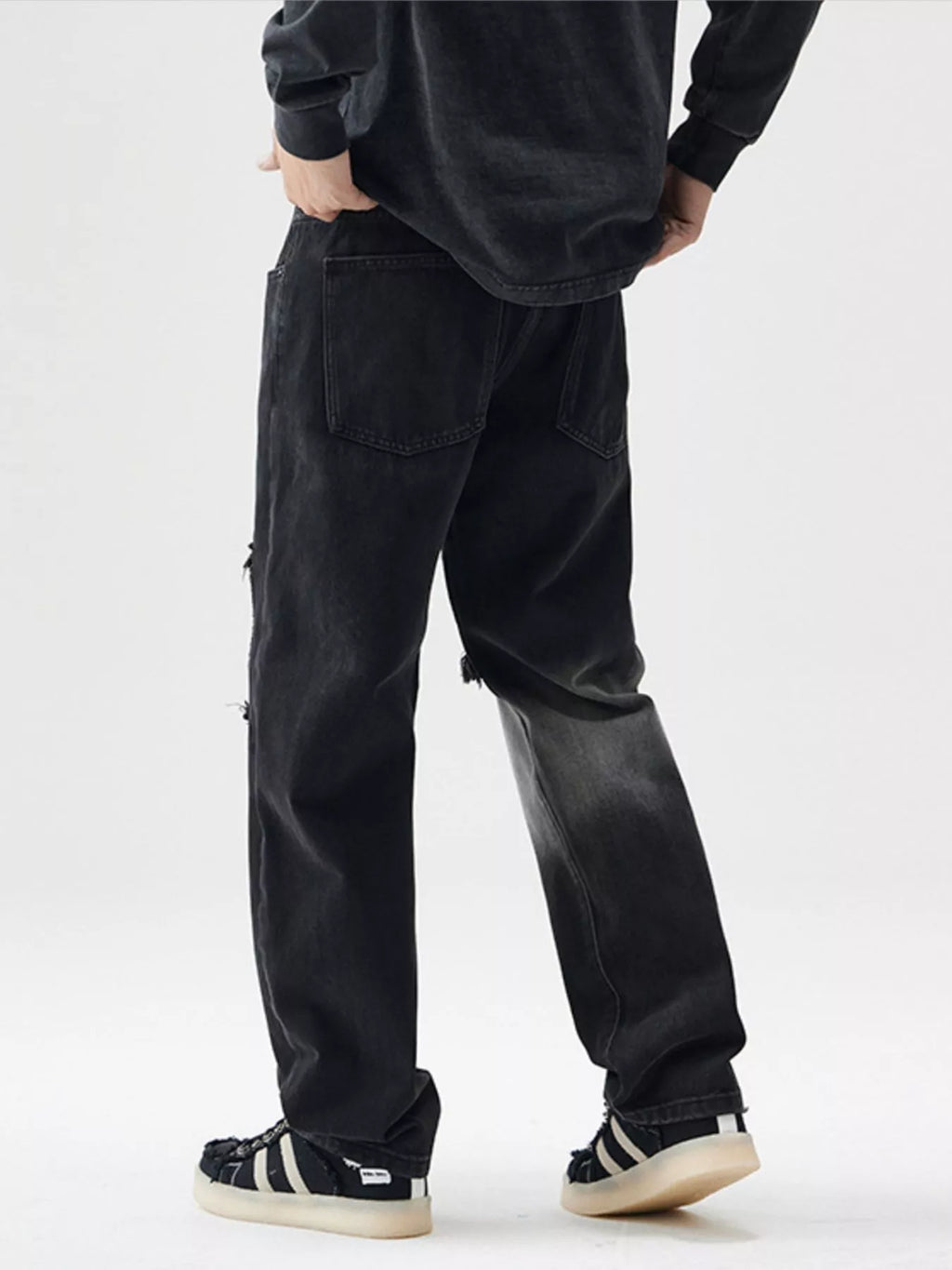 Distressed Loose Fit Jeans in Black for Men