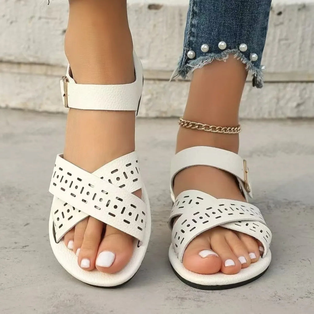 Crisscross Strap Flats Sandals in Black for Women