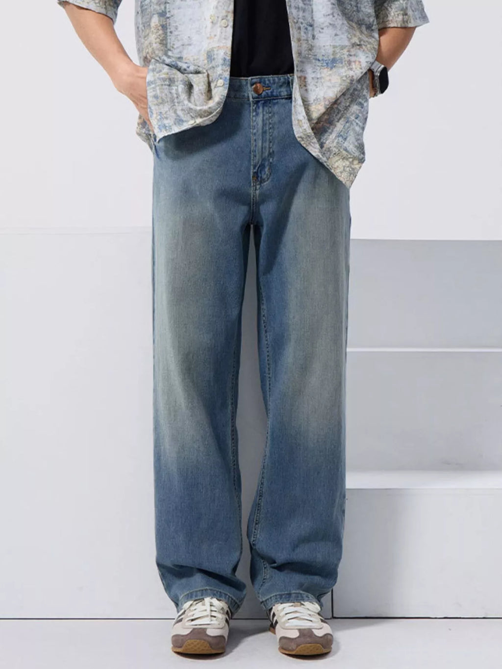 Vintage Wash Loose Fit Jeans in Medium Blue for Men