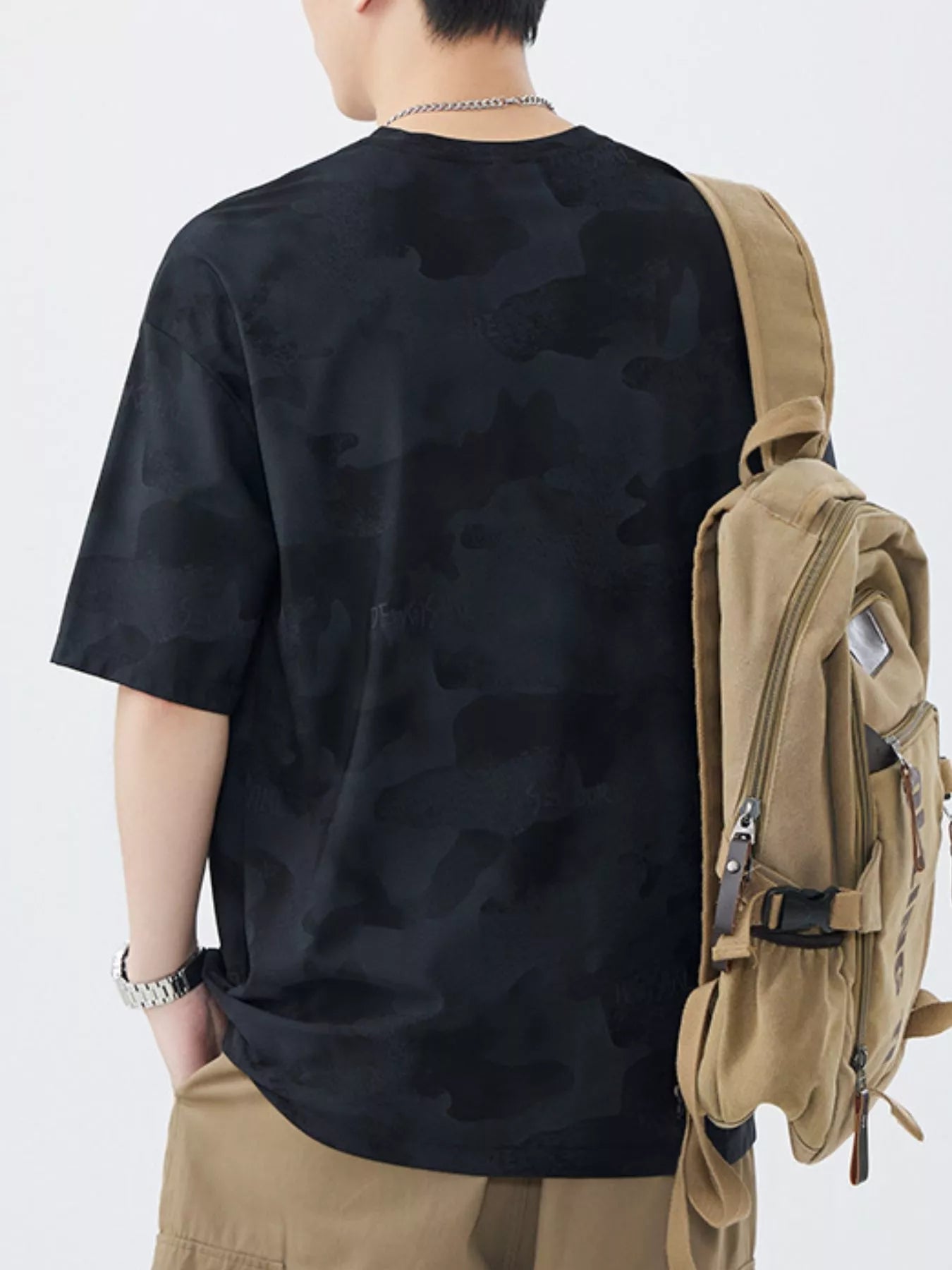 Plus Size Round Neck Relaxed Fit T-Shirt in Black for Men