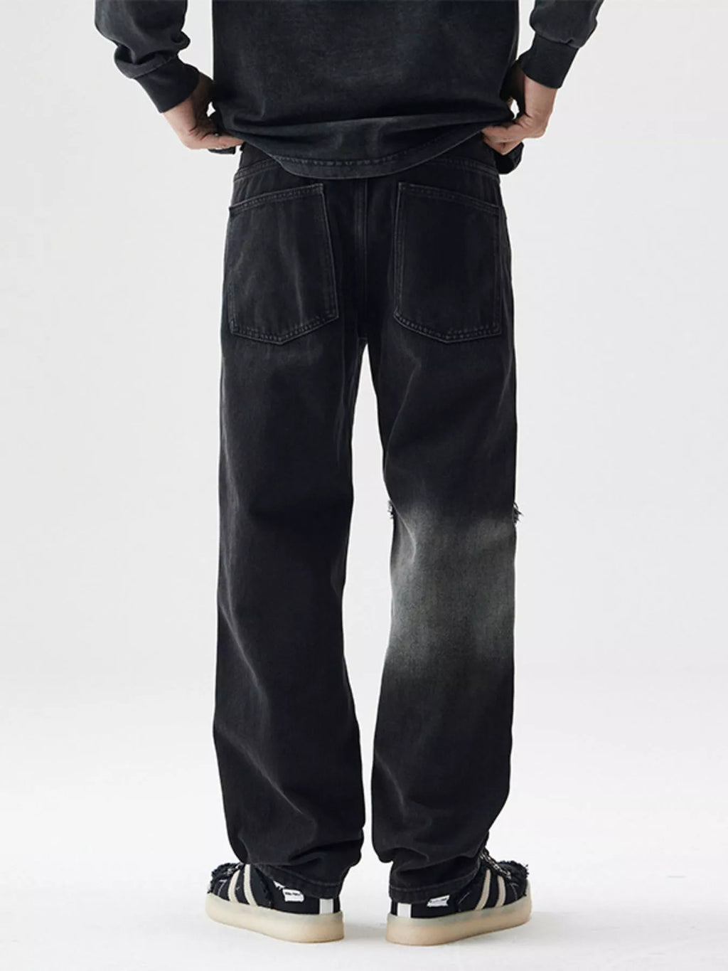 Distressed Loose Fit Jeans in Black for Men