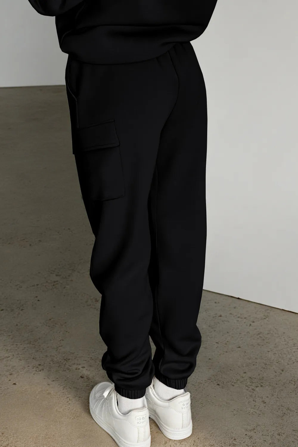 Pocketed Elastic Waist Active Joggers in Black for Women