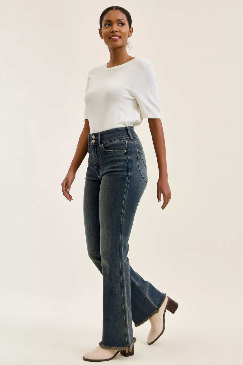 High Waist Double Button Frayed Hem Jeans in Md for Women