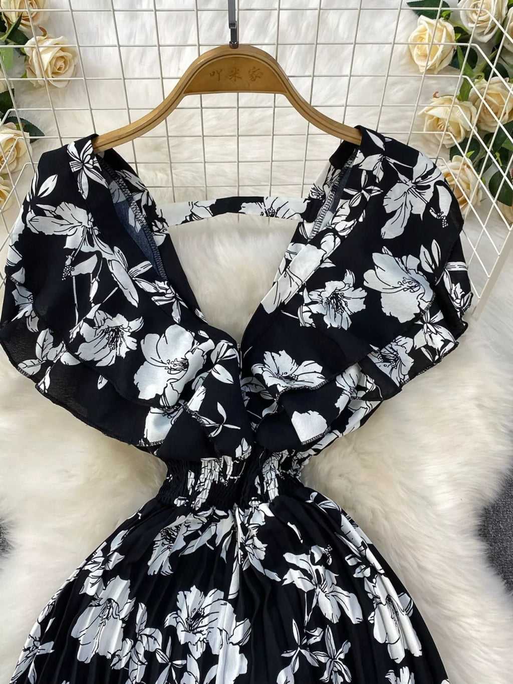 Black Floral Print Wide Leg Pleated Jumpsuit in White for Women