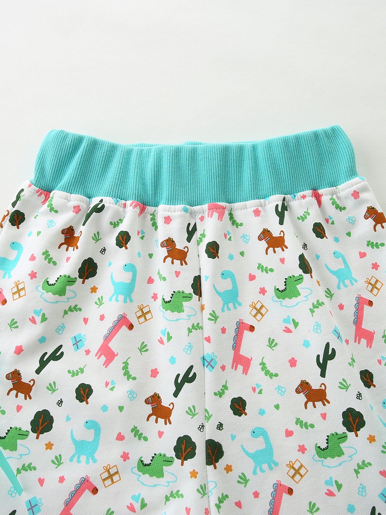 Butterfly Ruffle Sleeve Top and Animal Print Shorts Set in White for Girls