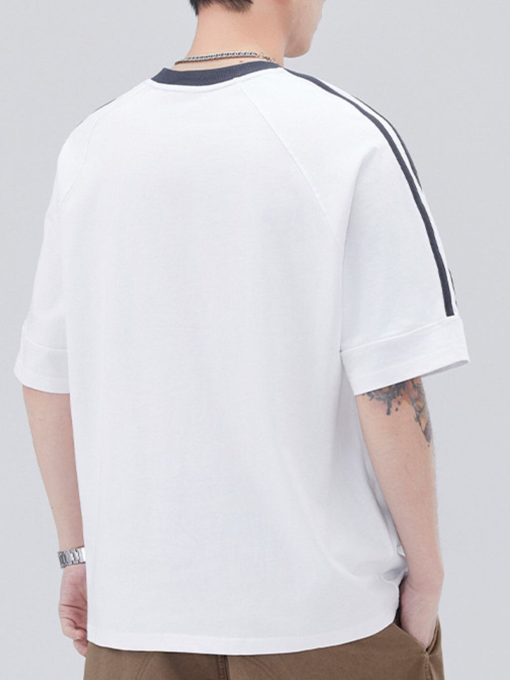 Plus Size Striped Trim Casual T-Shirt in Light Gray for Men