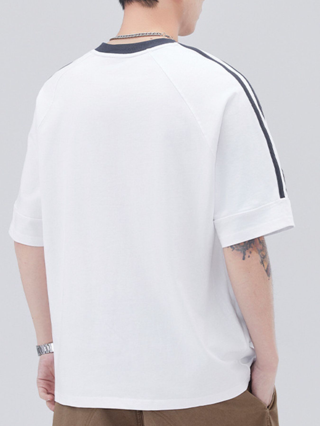 Plus Size Striped Trim Casual T-Shirt in Light Gray for Men