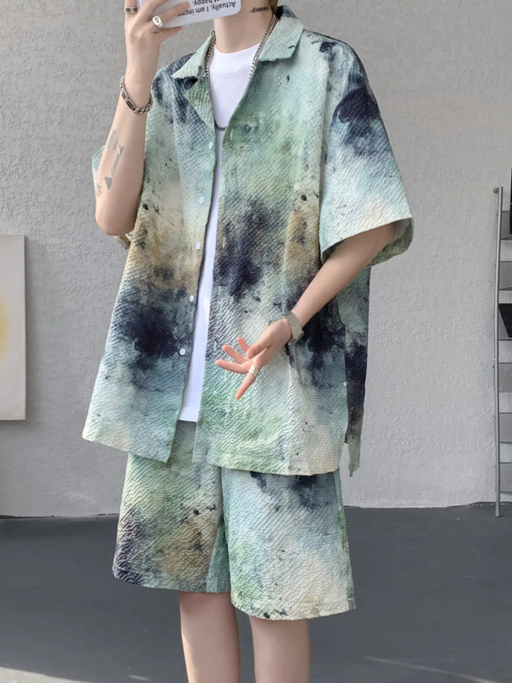 Plus Size Tie-Dye Print Shirt and Shorts Set in Gum Leaf for Men