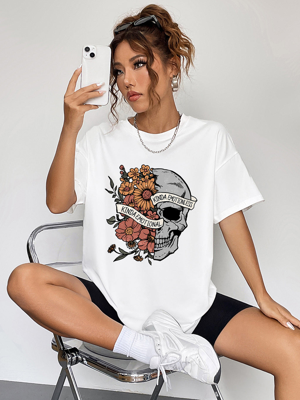 Round Neck Short Sleeve Graphic T-Shirt in Black in White for Women
