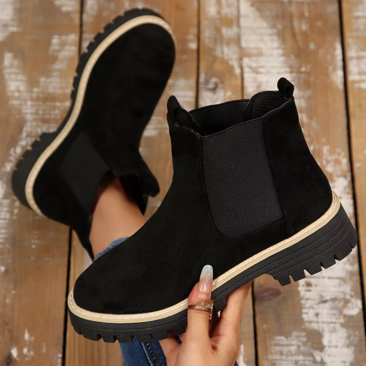 Round Toe Block Heels Boots in Classic in Black for Women