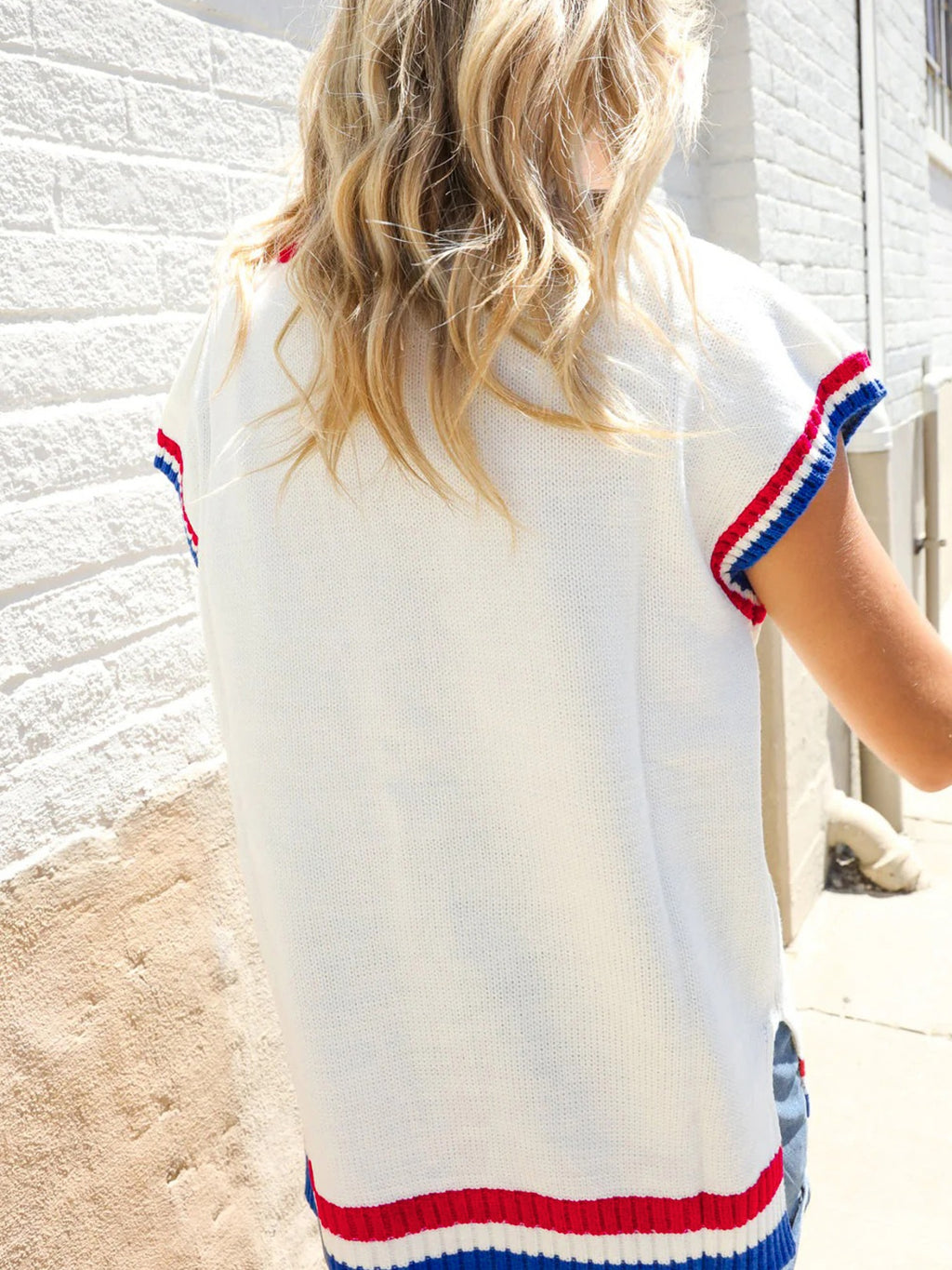 Round Neck Contrast Striped Sweater Vest in White for Women