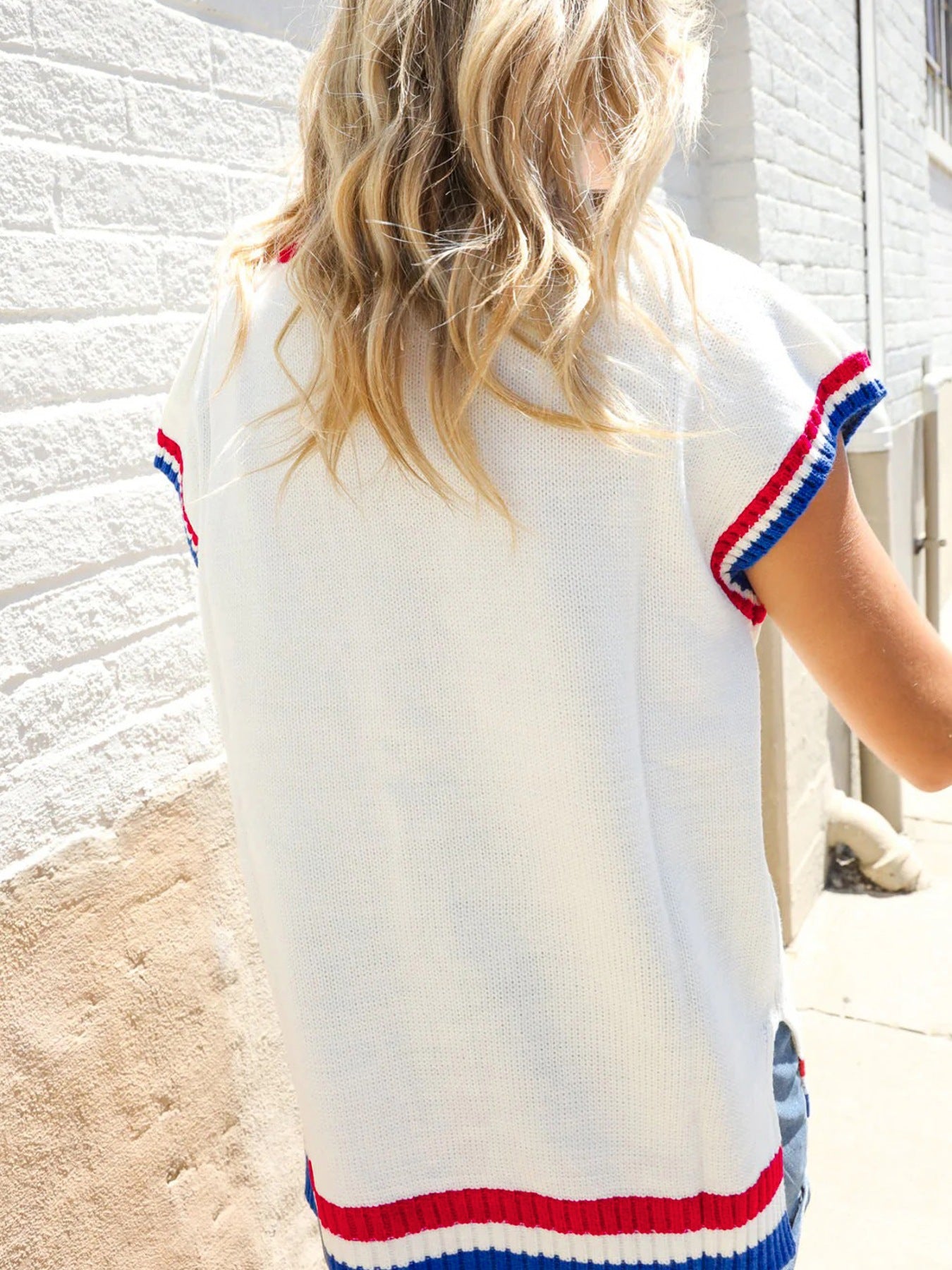 Round Neck Contrast Striped Sweater Vest in White for Women