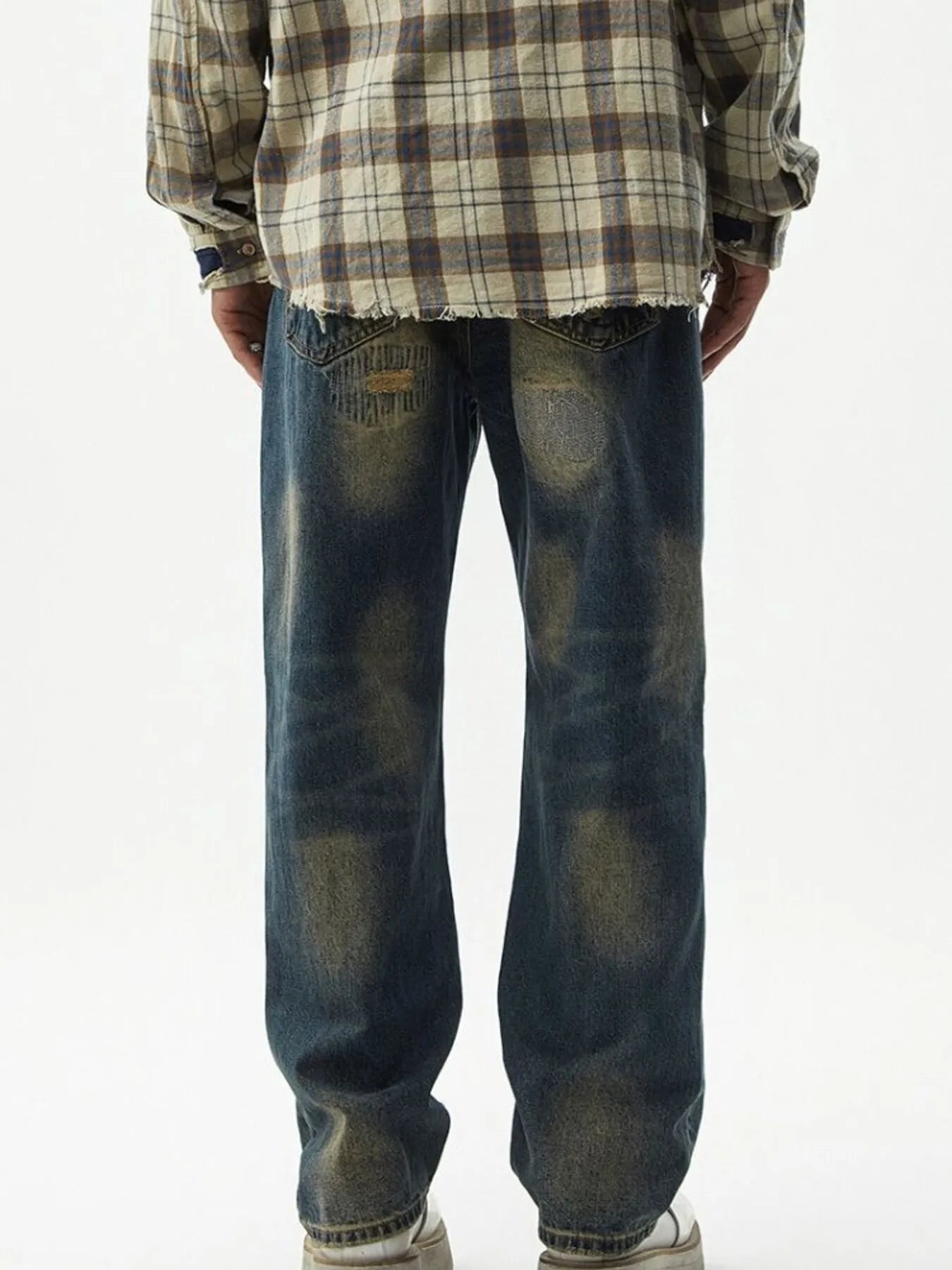 Distressed Wash Relaxed Fit Wide Leg Jeans in Blue for Men