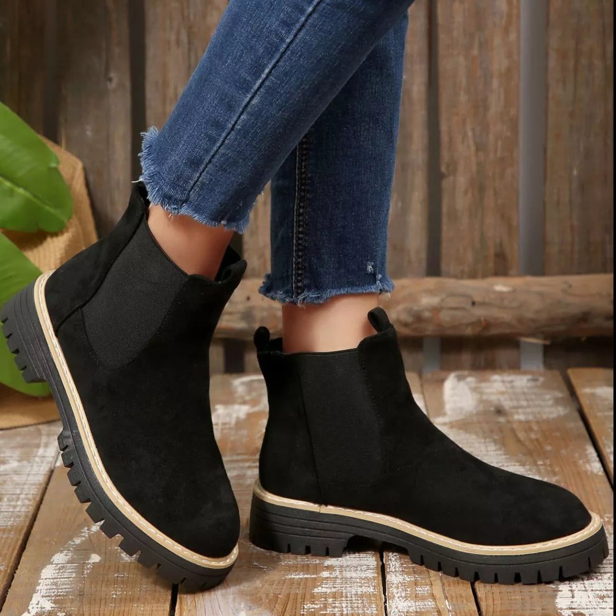Round Toe Block Heels Boots in Classic in Black for Women