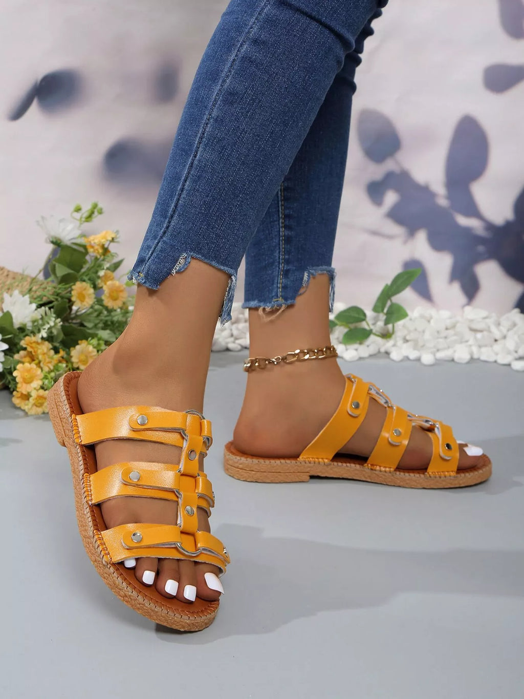 Open Toe Flats Sandals in White for Women