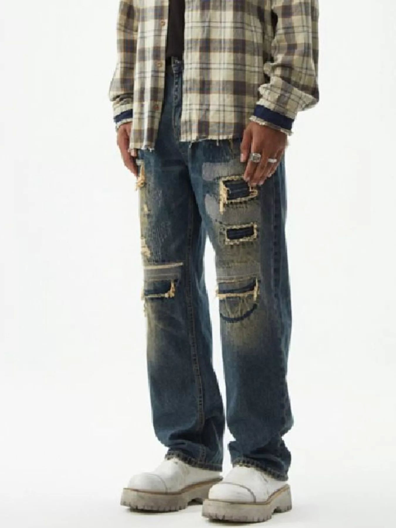Distressed Wash Relaxed Fit Wide Leg Jeans in Blue for Men
