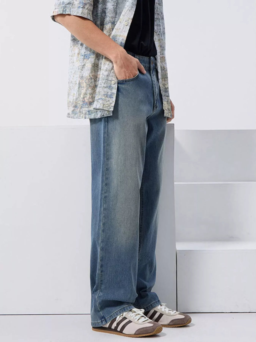 Vintage Wash Loose Fit Jeans in Medium Blue for Men