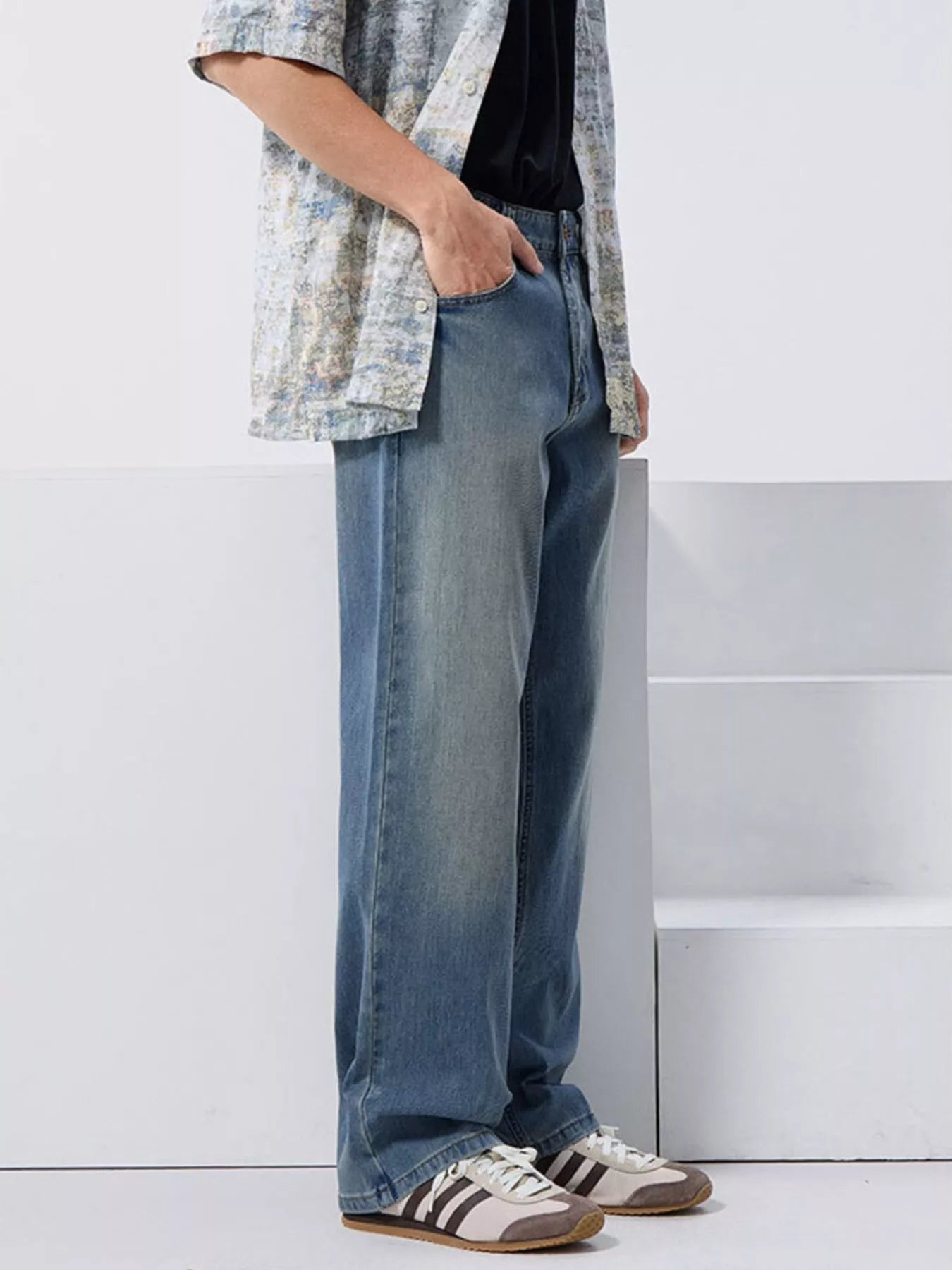 Vintage Wash Loose Fit Jeans in Medium Blue for Men