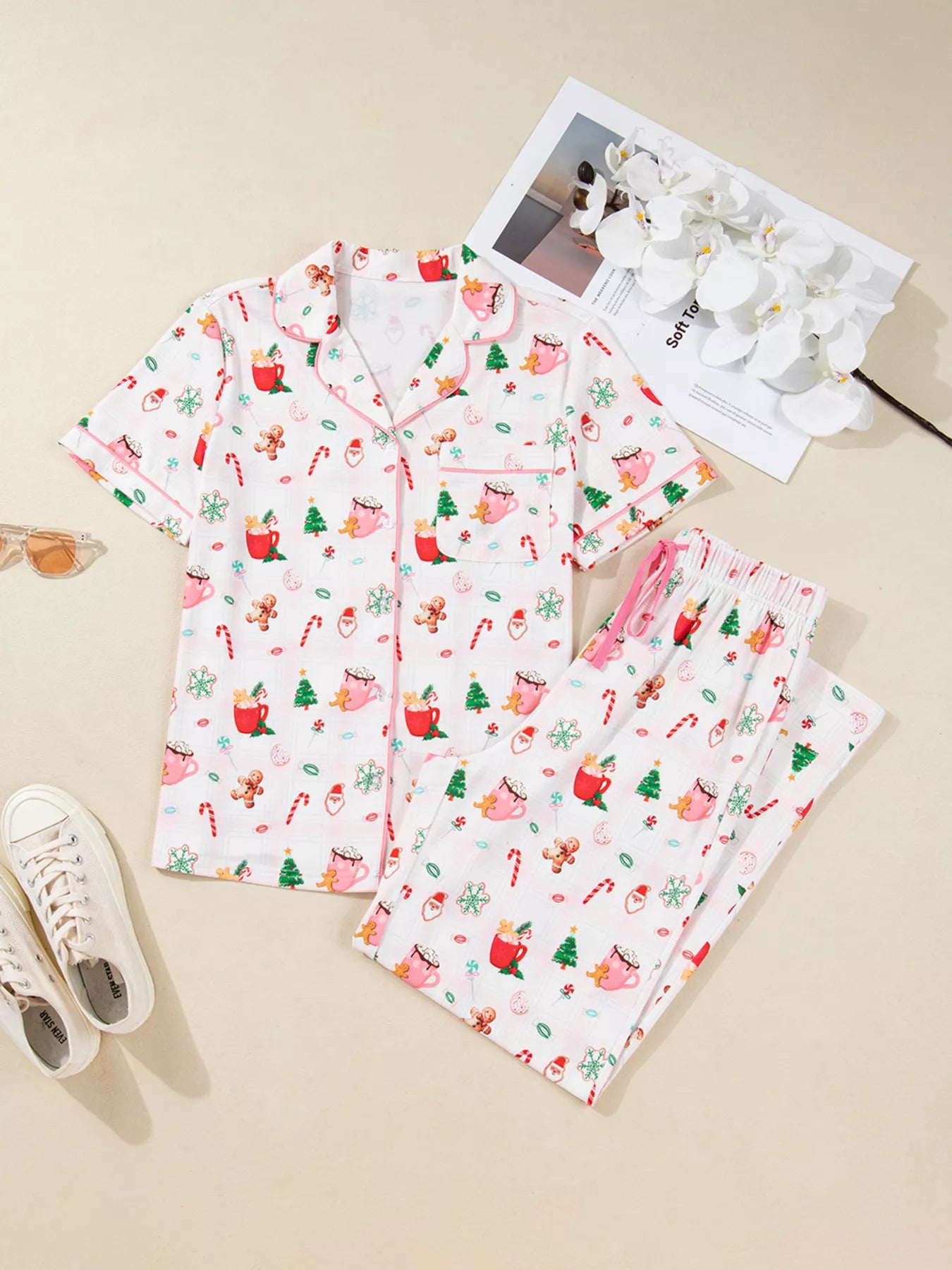Christmas Spirit Cute Holiday Print Short Sleeve Shirt and Pants 2pcs Pajama Set in Blush Pink for Women