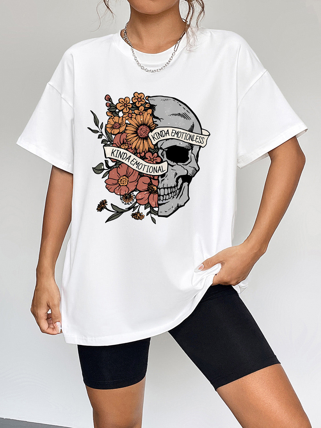 Round Neck Short Sleeve Graphic T-Shirt in Black for Women