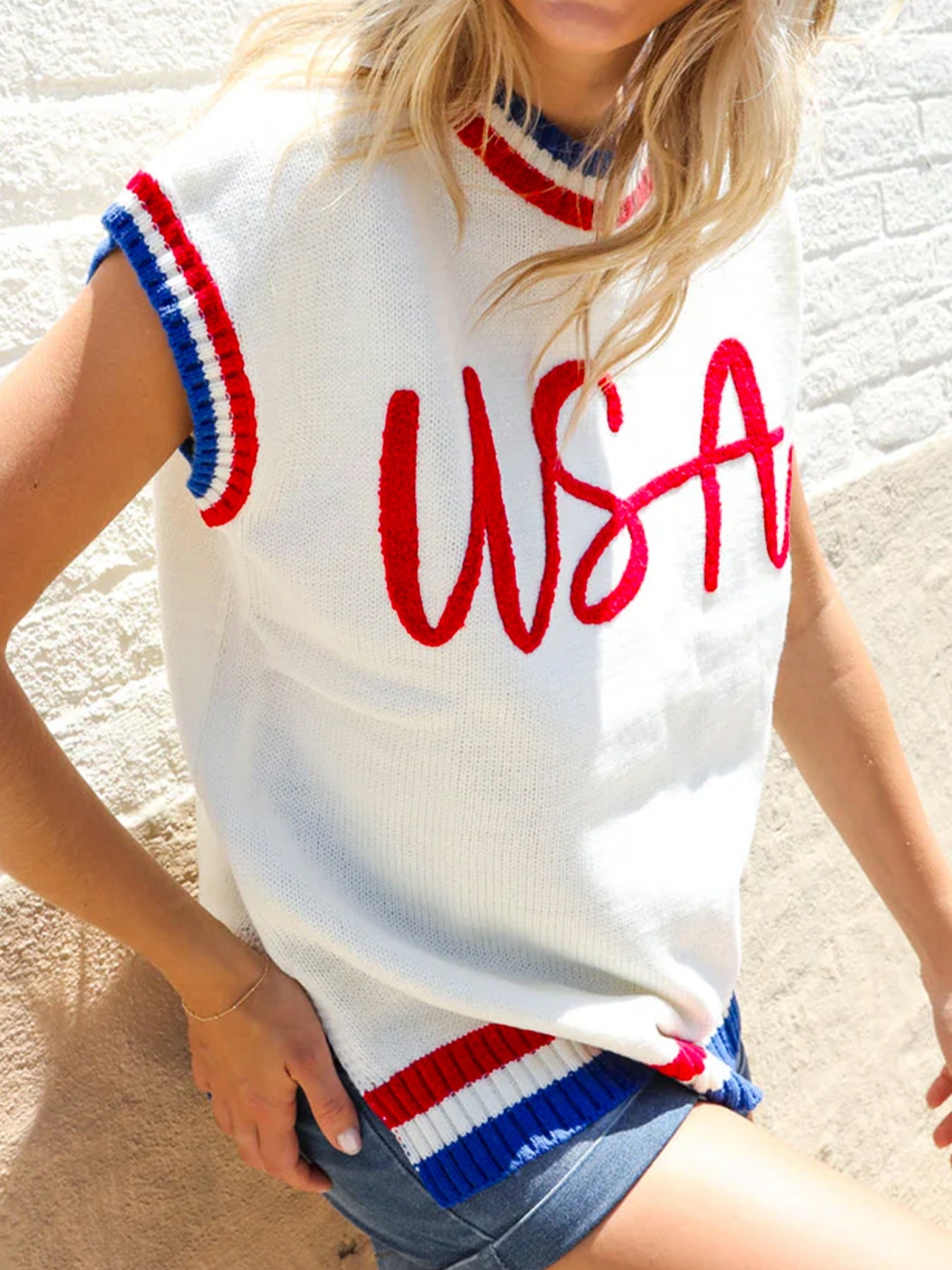 Round Neck Contrast Striped Sweater Vest in White for Women