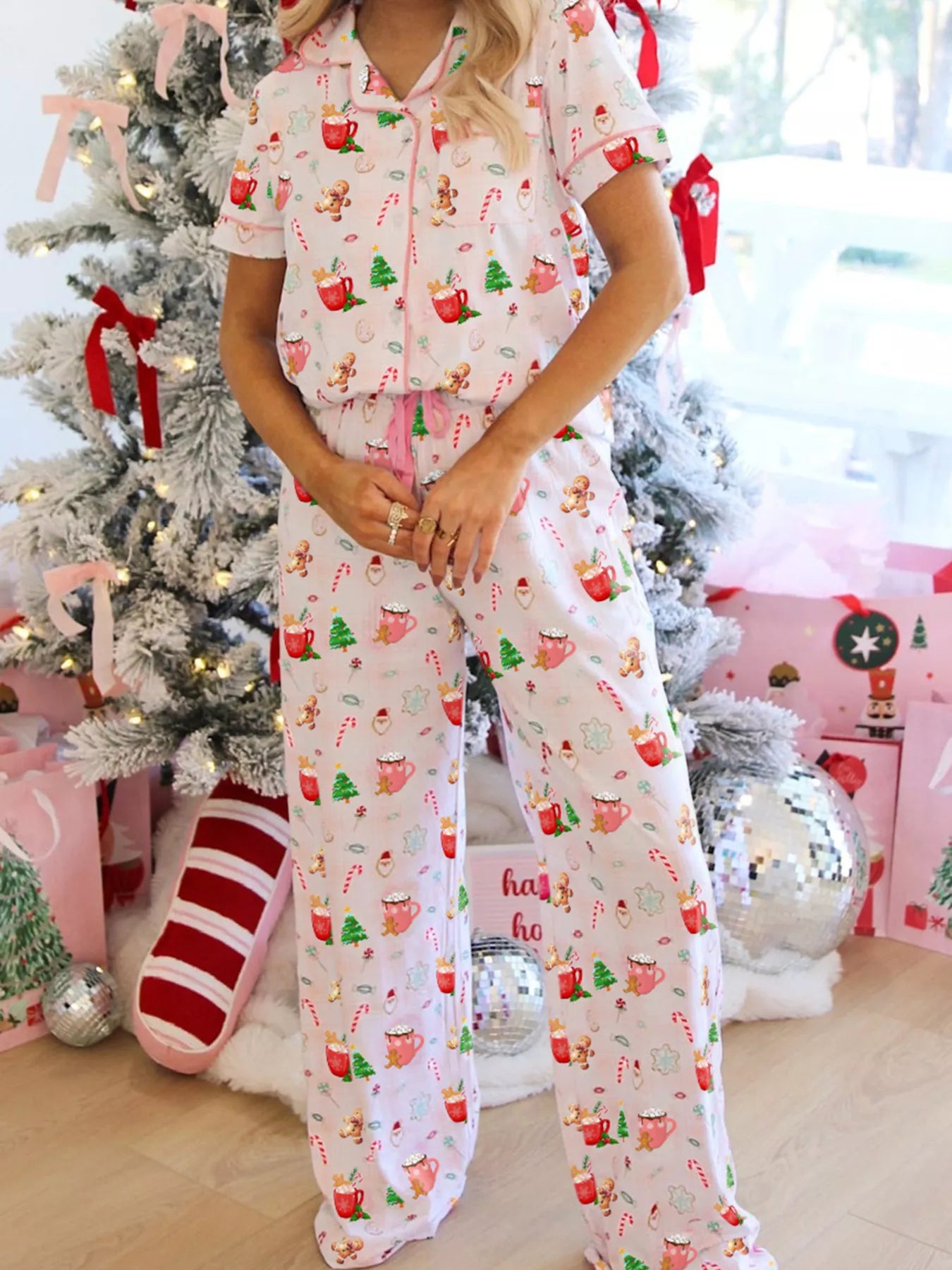 Christmas Spirit Cute Holiday Print Short Sleeve Shirt and Pants 2pcs Pajama Set in Blush Pink for Women