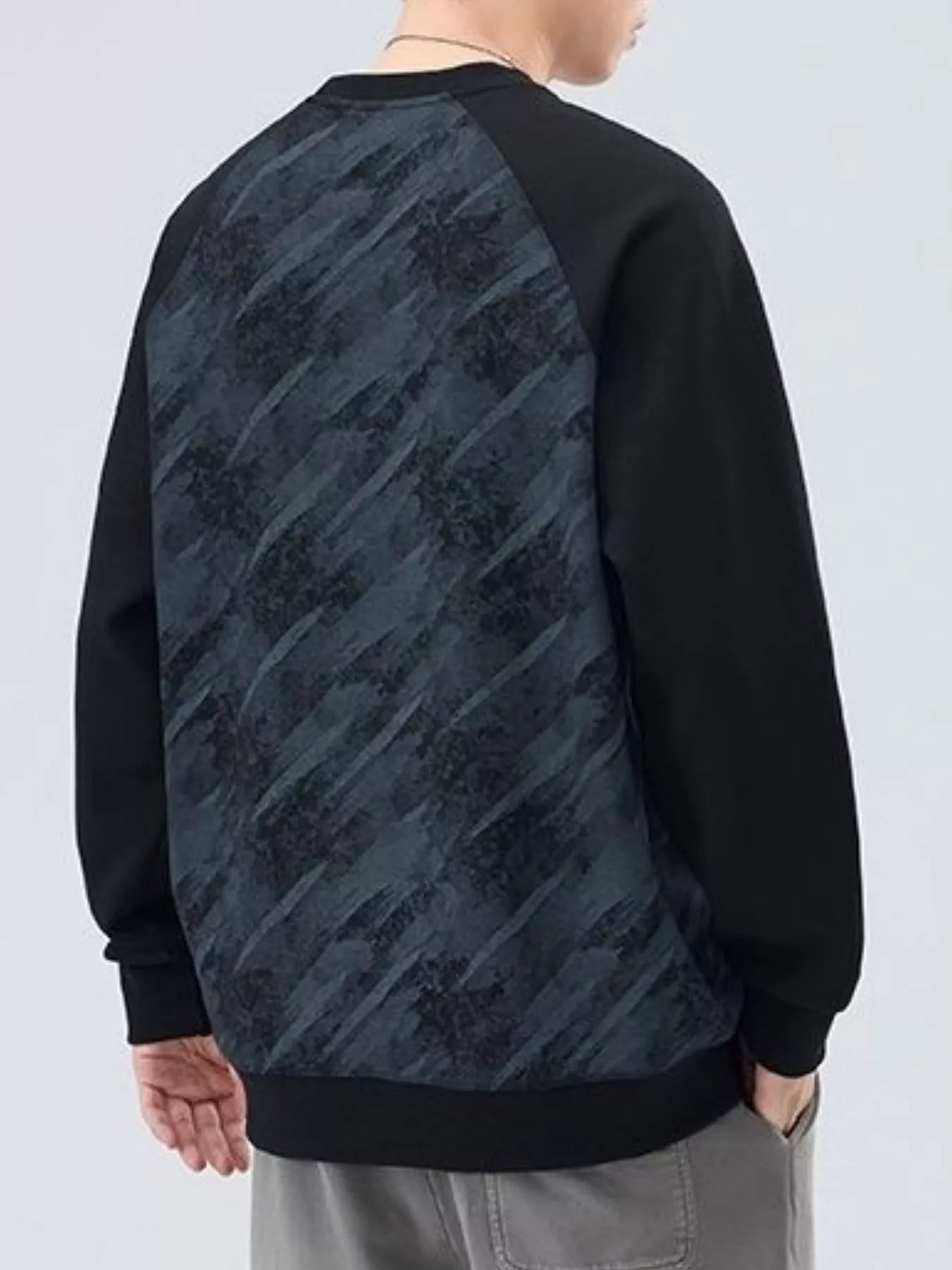 Plus Size Round Neck Raglan Sleeve Sweatshirt in Black for Men