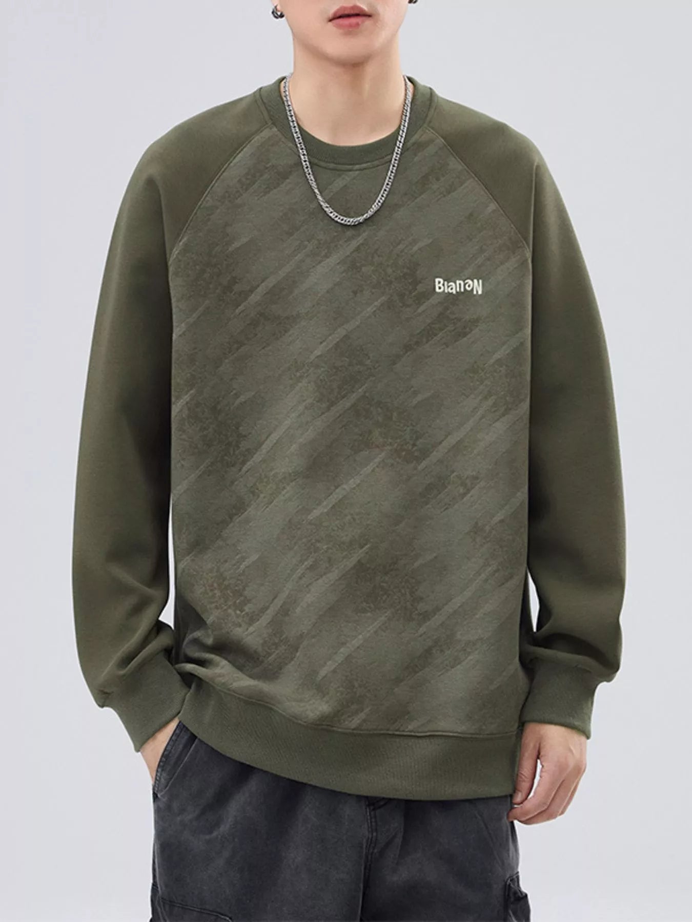 Plus Size Round Neck Raglan Sleeve Sweatshirt in Black for Men