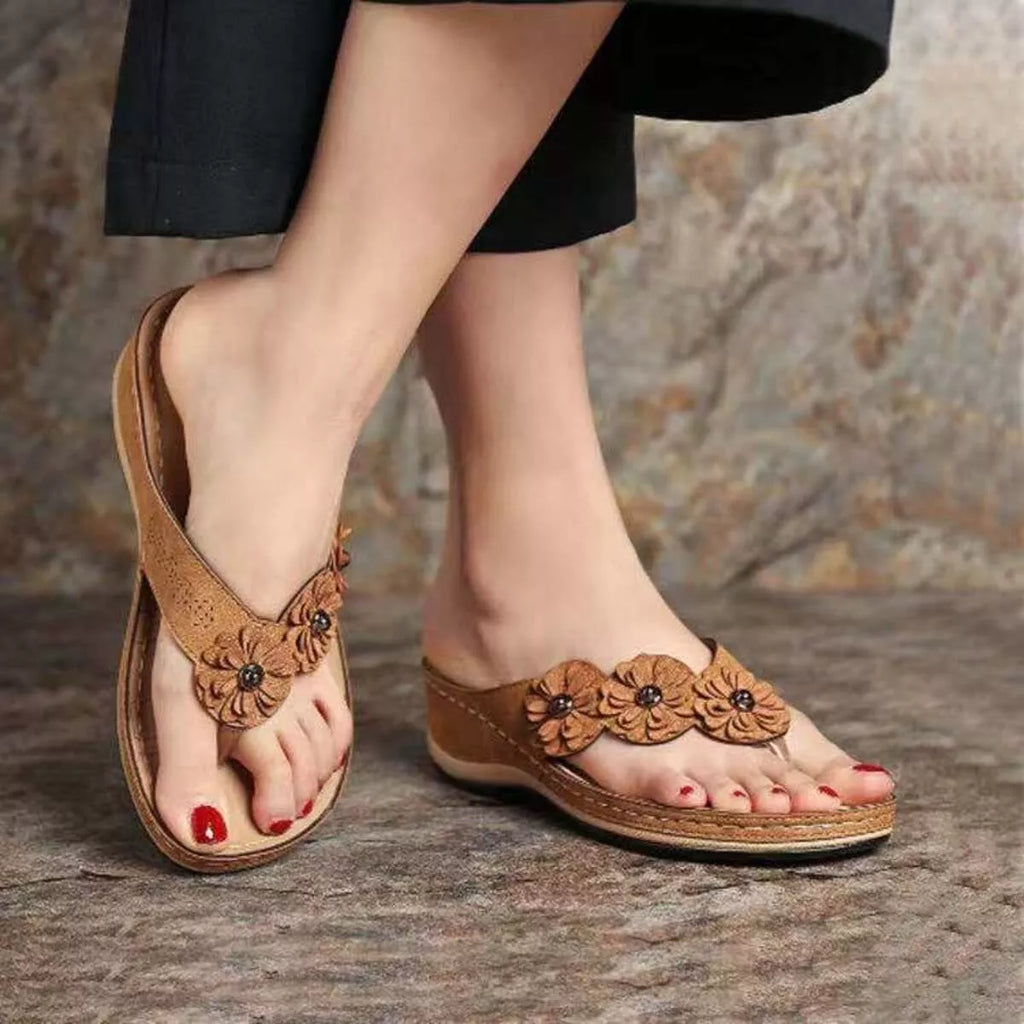 Toe Post Wedge Sandals in Classic in Pink for Women