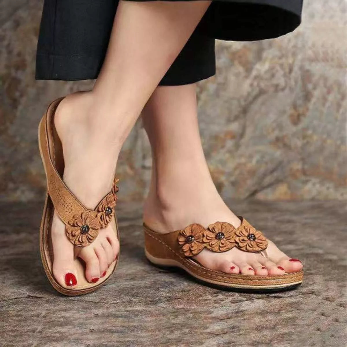 Toe Post Wedge Sandals in Classic in Pink for Women