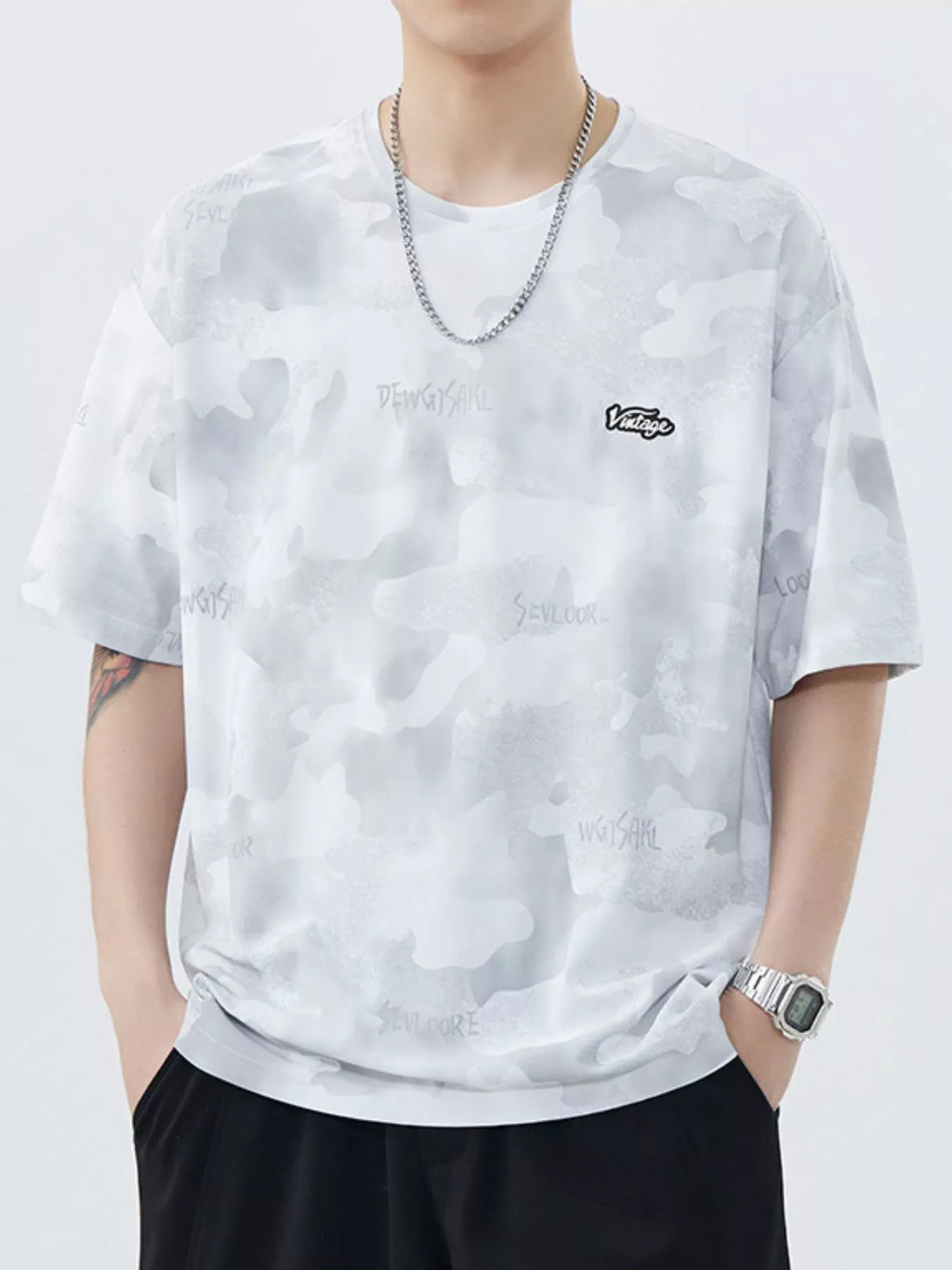 Plus Size Round Neck Relaxed Fit T-Shirt in Black for Men
