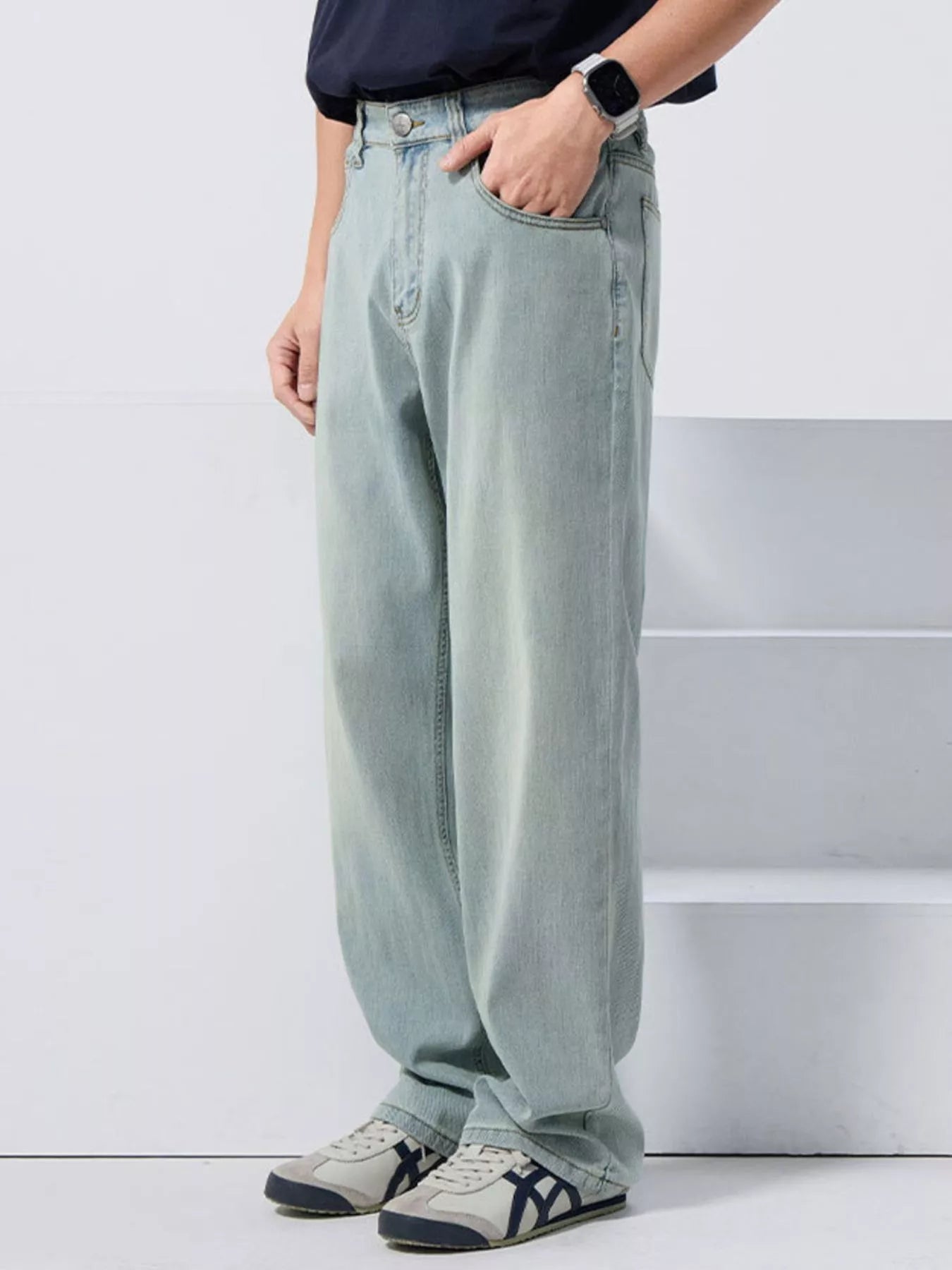 Vintage Wash Loose Fit Jeans in Medium Blue for Men