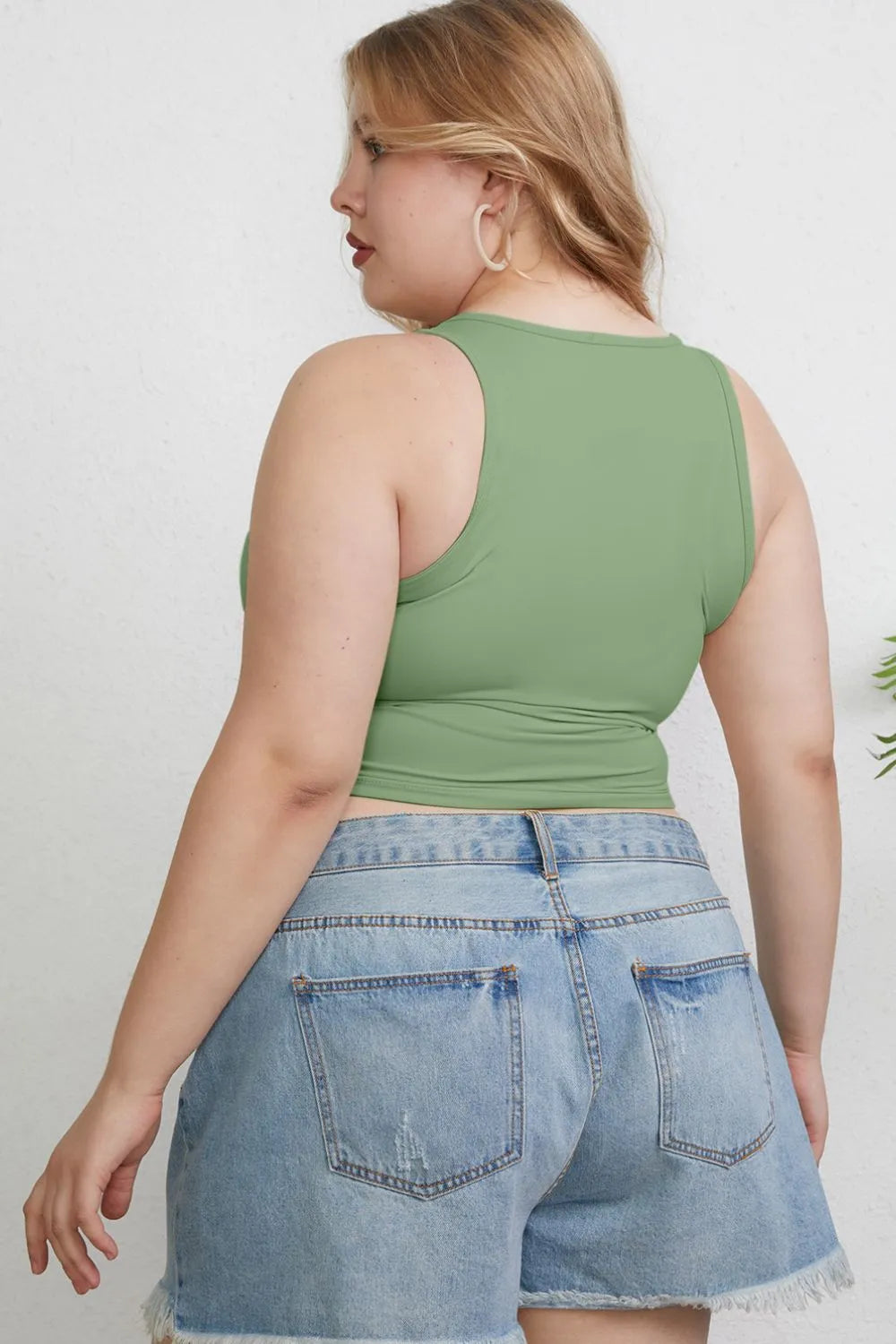 Plus Size Round Neck Slim Tank in Black for Women