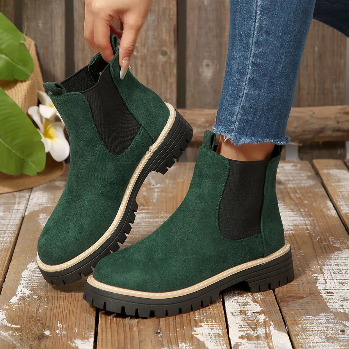 Round Toe Block Heels Boots in Brown in Black for Women