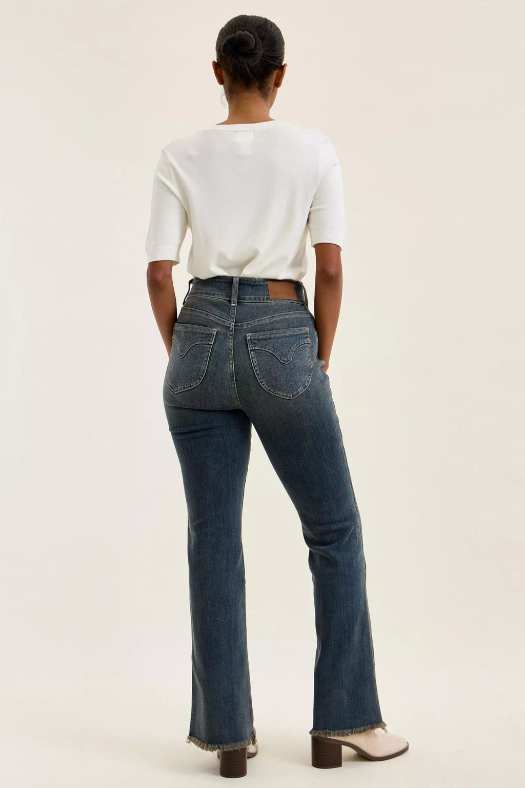 High Waist Double Button Frayed Hem Jeans in Md for Women