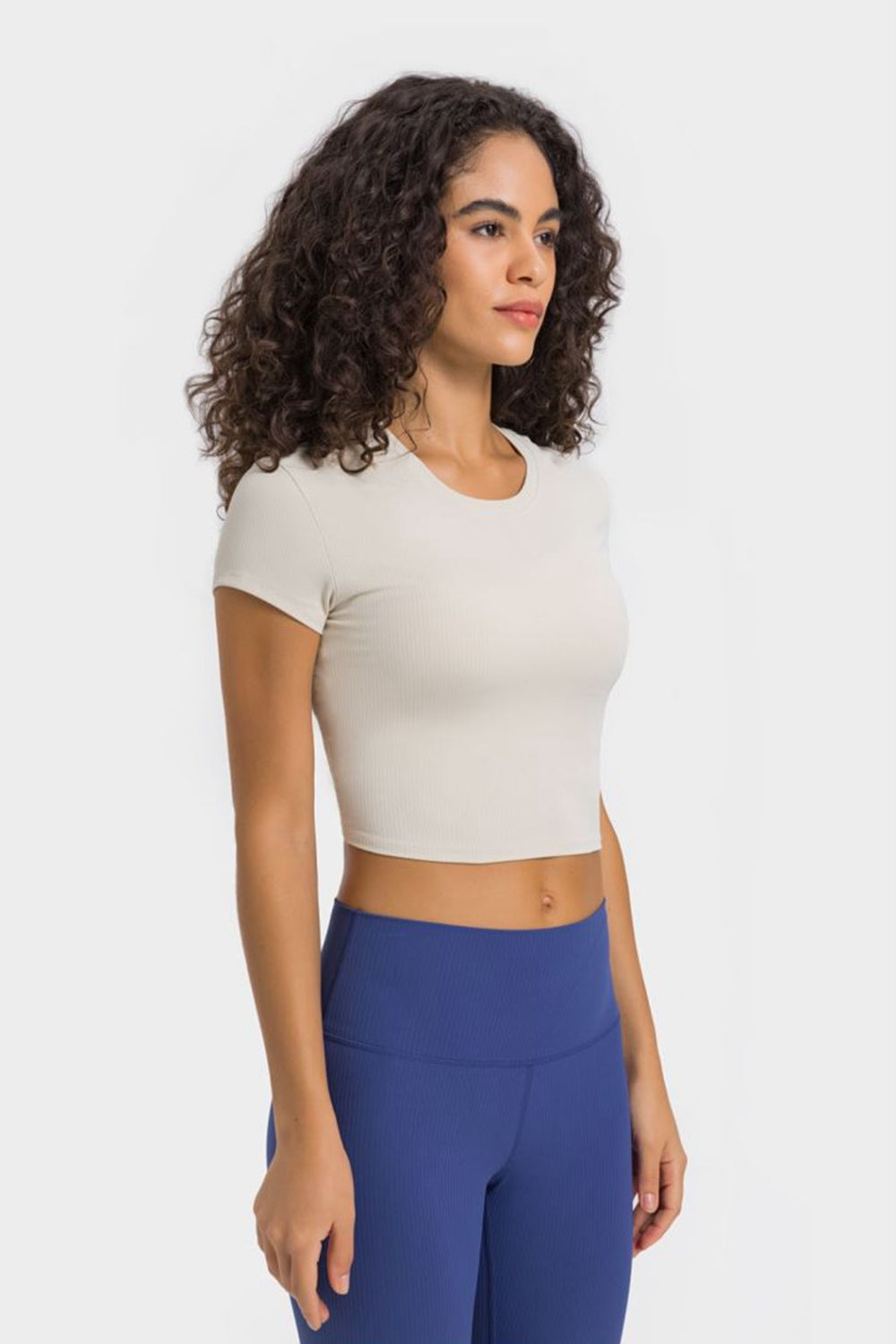 Round Neck Short Sleeve Cropped Sports T-Shirt in Red for Women