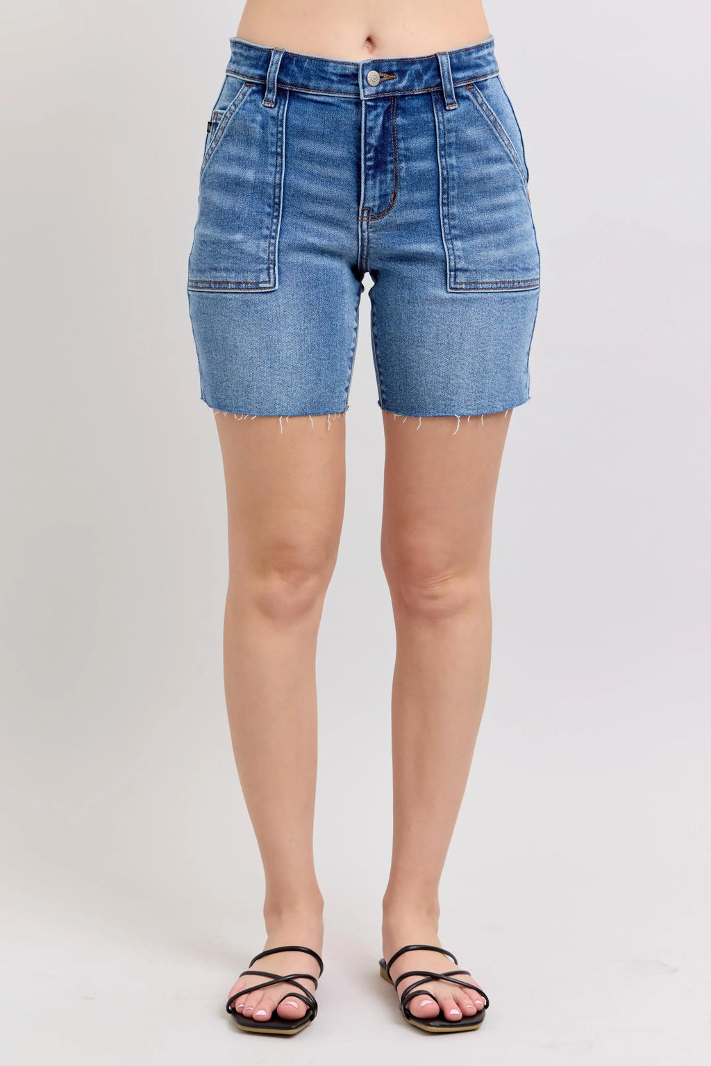Mid Rise Bermudas Denim Shorts W/ Back Flap Pockets Plus Size in Md for Women