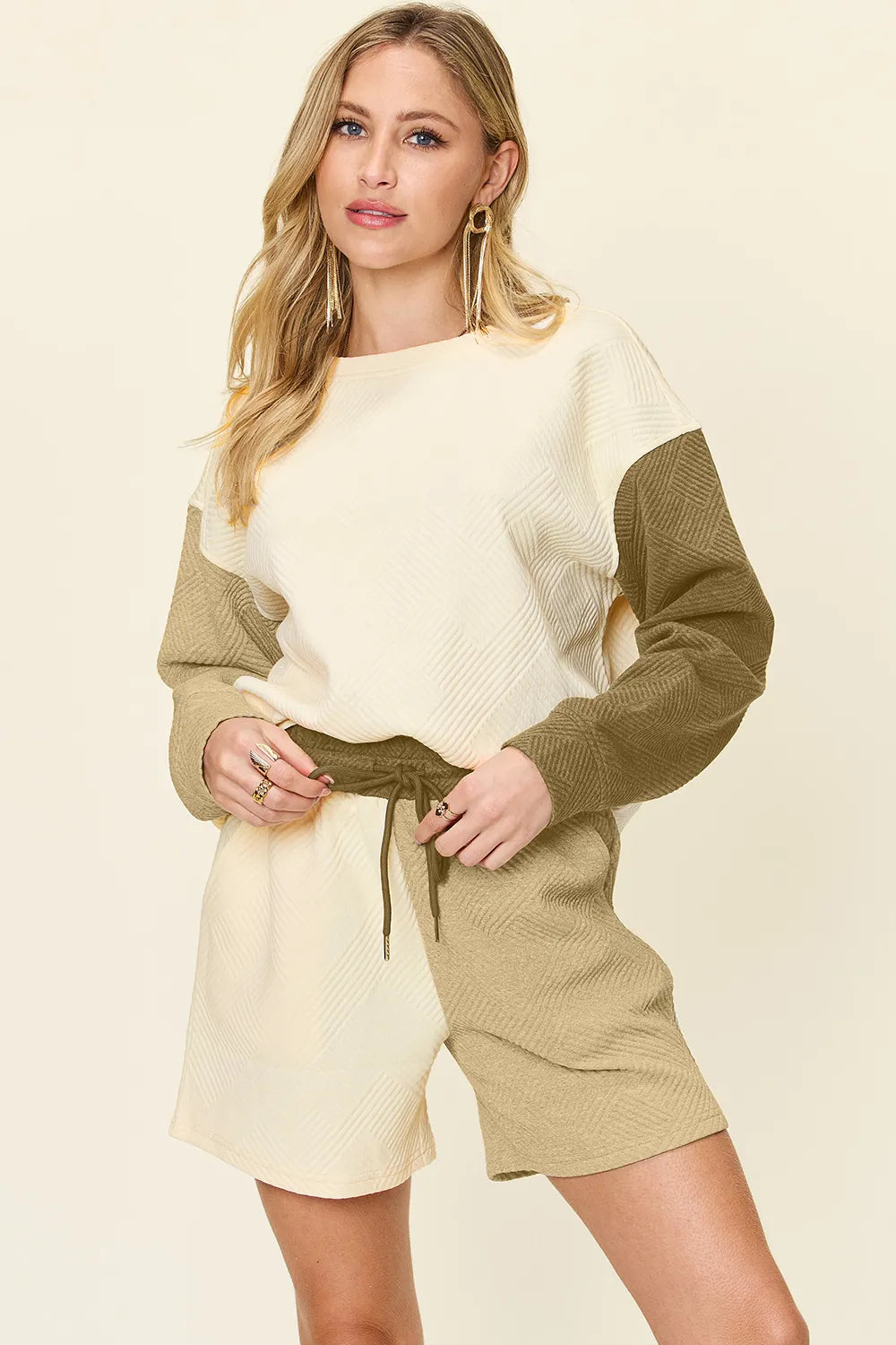 Plus Size Contrast Drop Shoulder Top and Shorts Set in Khaki for Women
