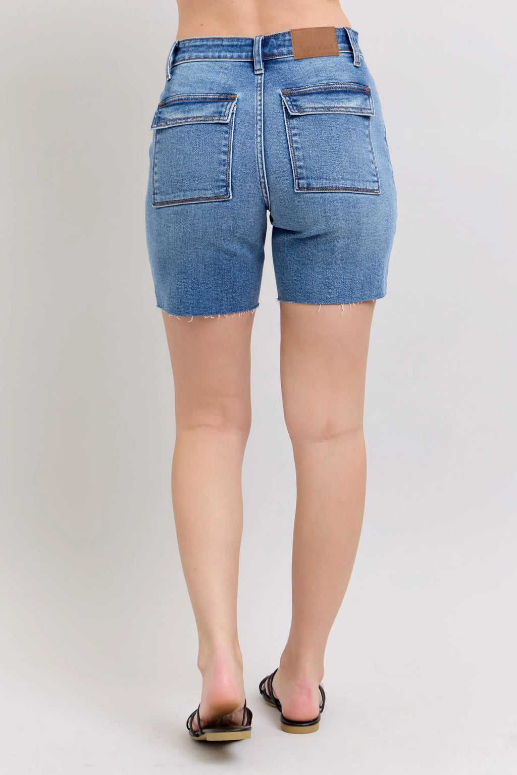 Mid Rise Bermudas Denim Shorts W/ Back Flap Pockets Plus Size in Md for Women
