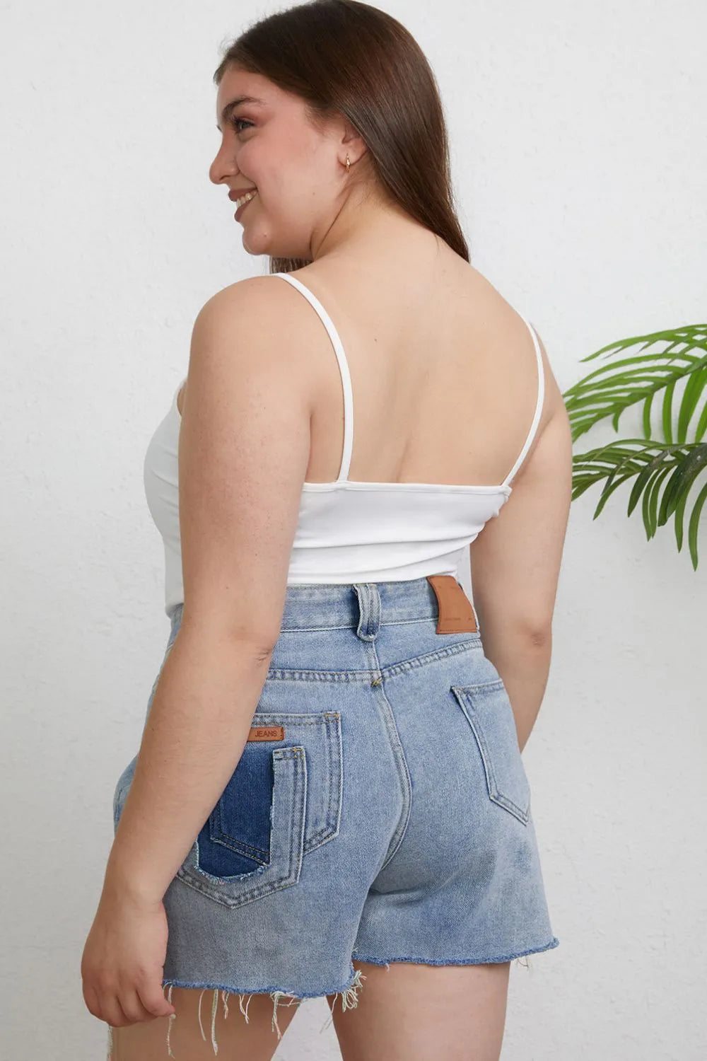 Round Neck Slim Cami Plus Size in Black for Women
