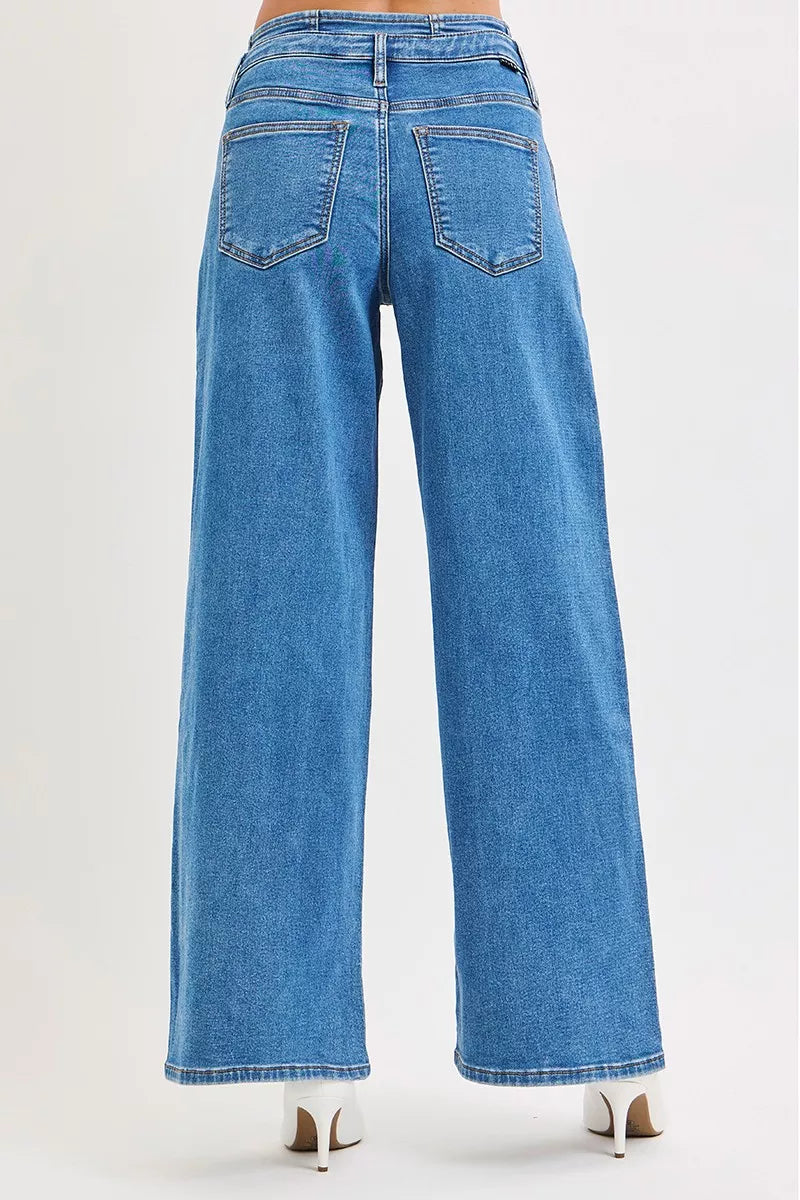 Mid Rise Fit Wide Leg with Pleated Detail Jeans Plus Size in Medium for Women