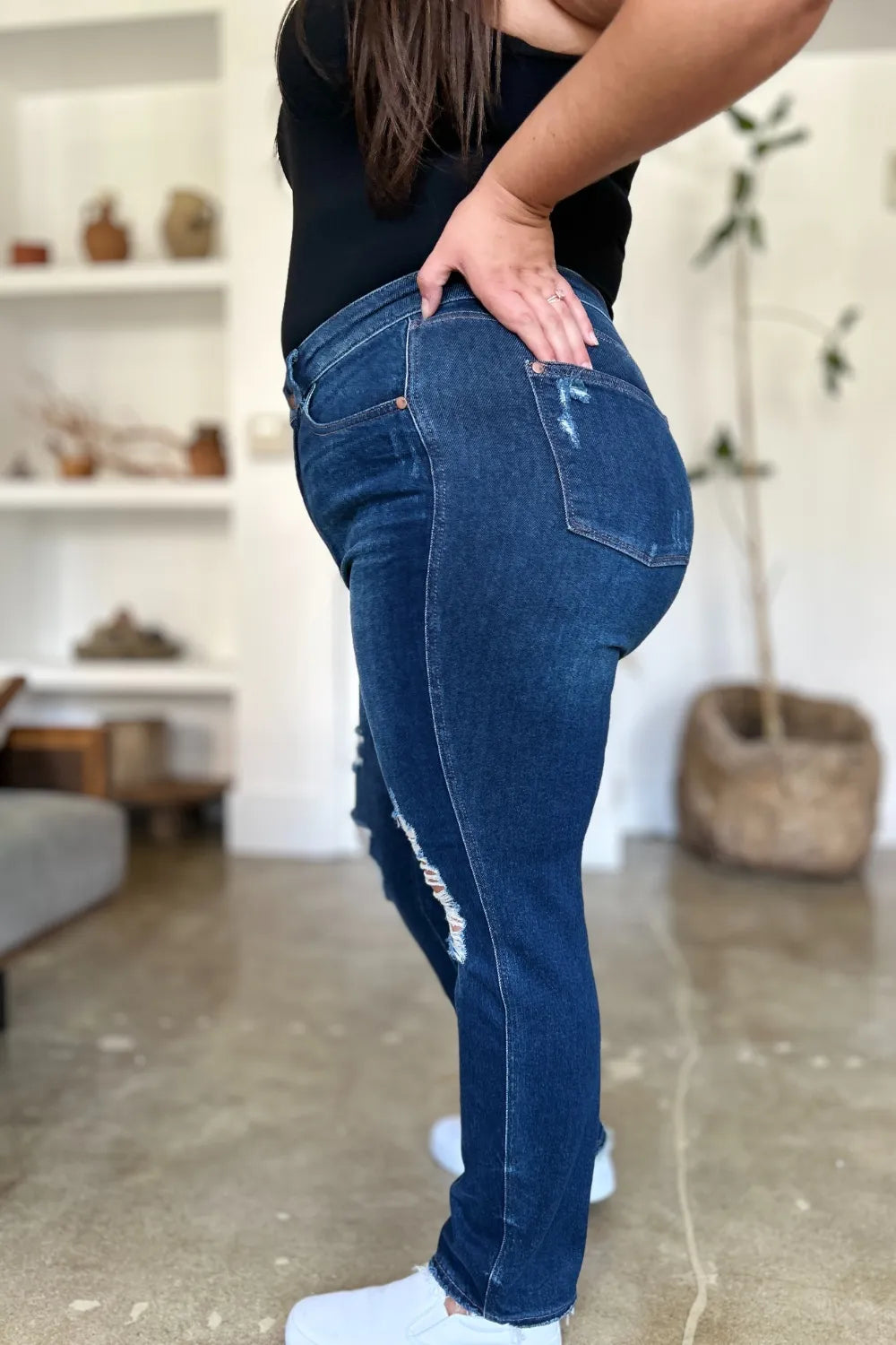 Plus Size High Waist Rigid Magic Heavy Destroy Straight Jeans in Dark for Women