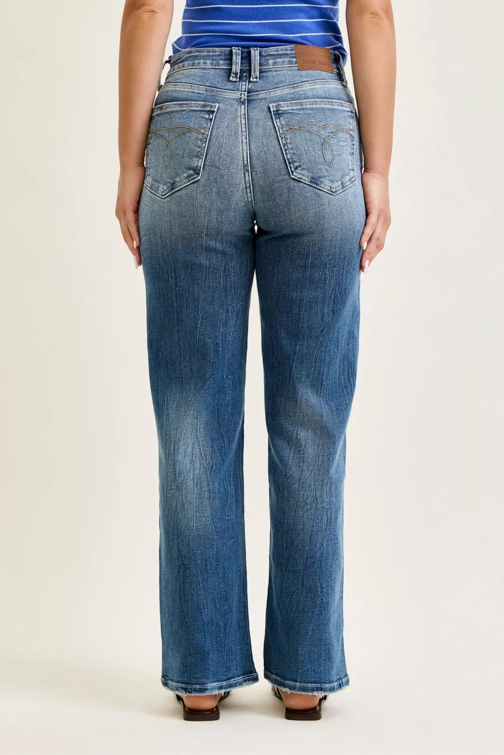 Mid Rise 90s Straight Jeans in Md for Women