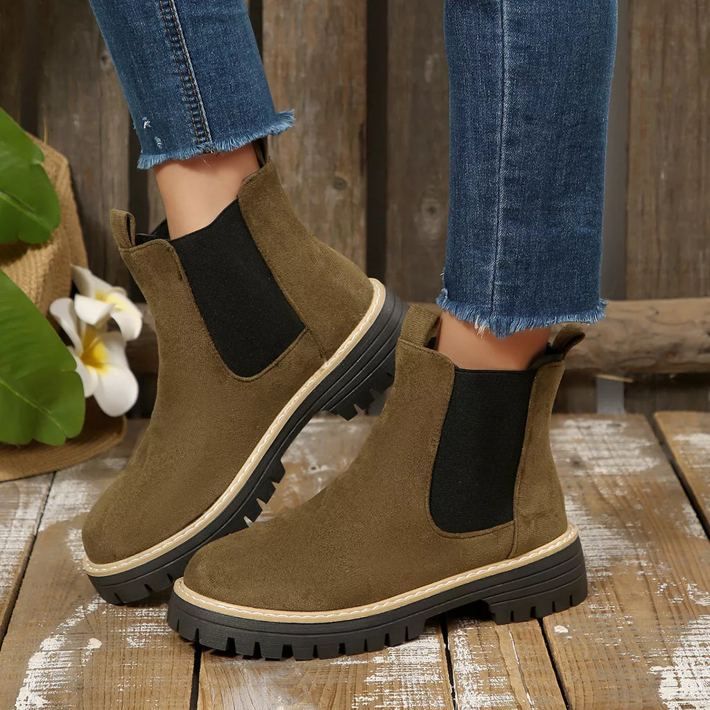 Round Toe Block Heels Boots in Brown in Black for Women