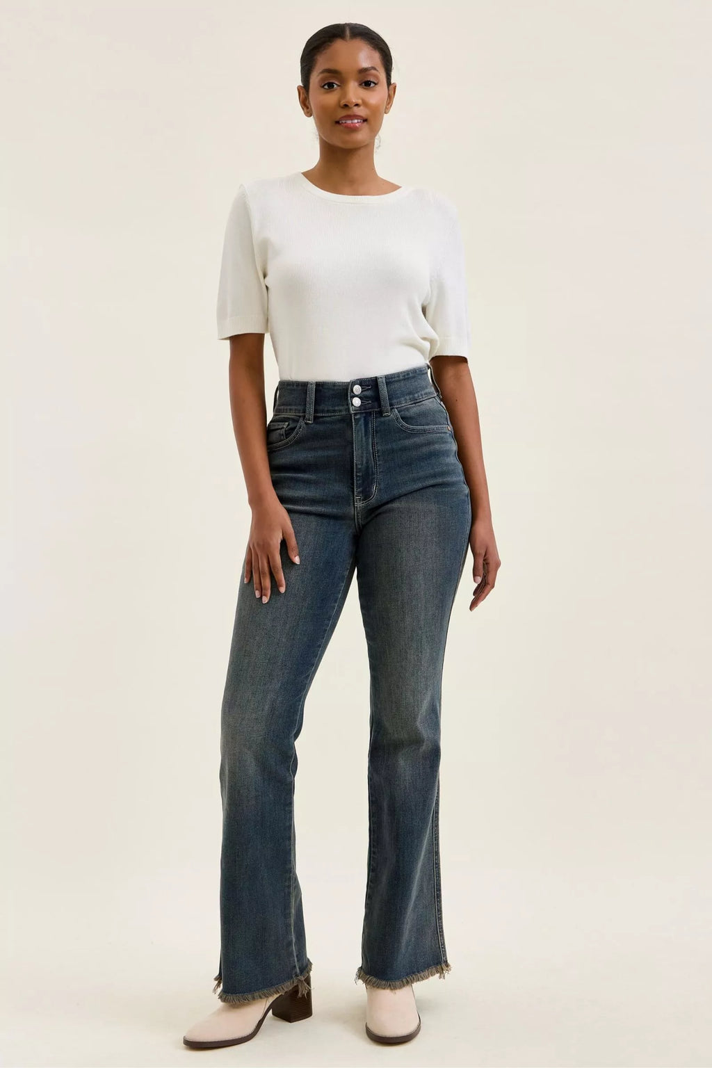 High Waist Double Button Frayed Hem Jeans in Md for Women