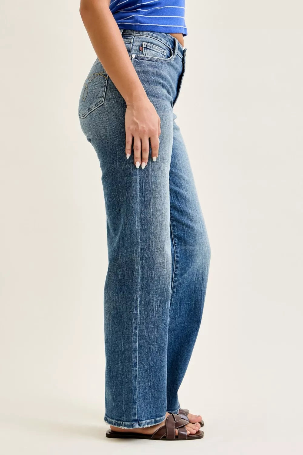 Mid Rise 90s Straight Jeans in Md for Women